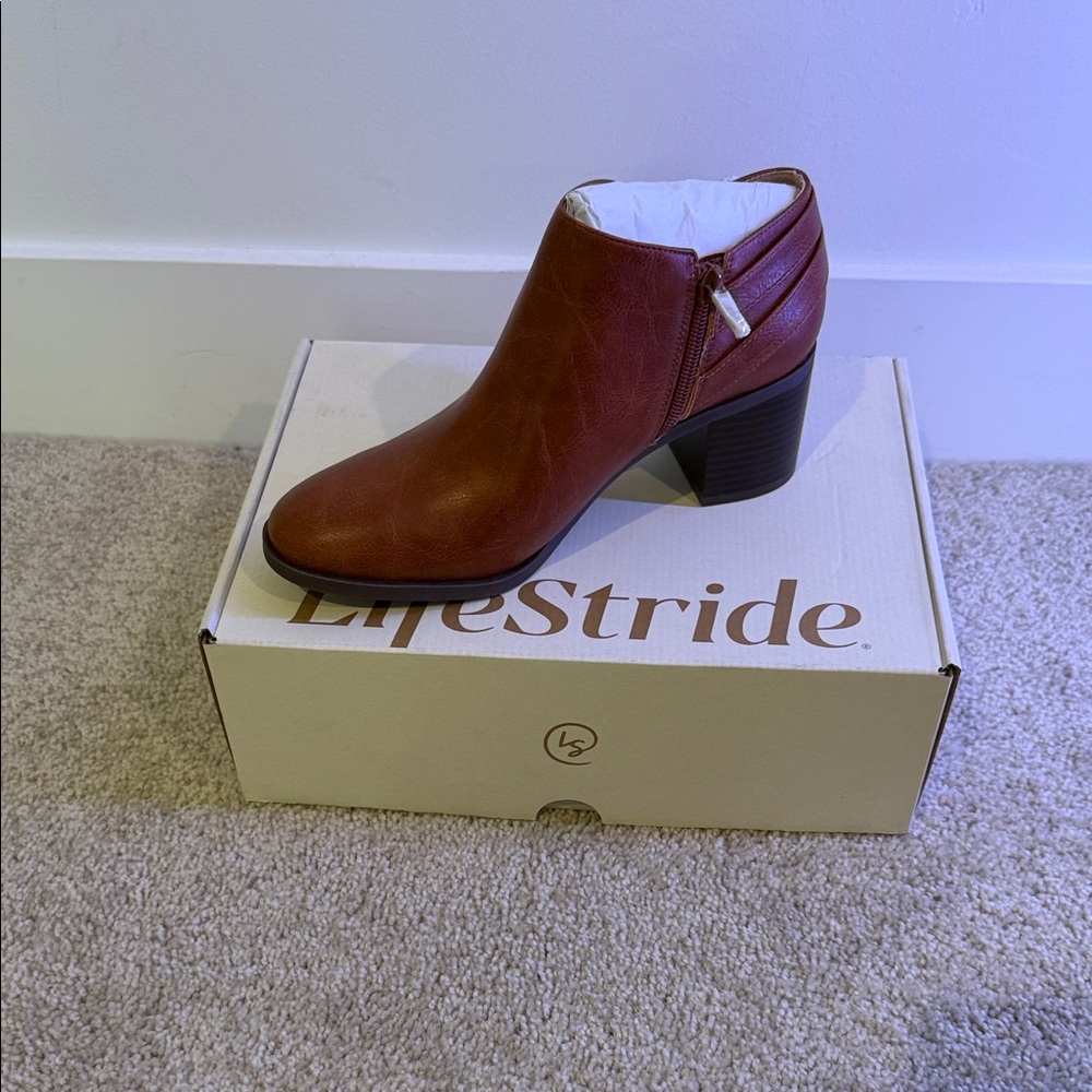 Life Stride Women's Tan Ankle Booties